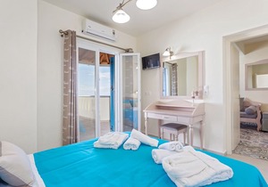 Superior suite with separate bedroom and sea view