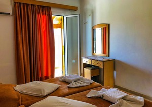 Tria Adelphia | Arillas | Room 15