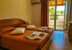 Tria Adelphia | Arillas | Room 15