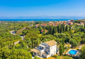 Villa Mavrikia: Large Private Pool, A/C, WiFi, Eco-Friendly