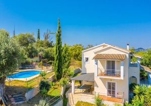 Villa Mavrikia: Large Private Pool, A/C, WiFi, Eco-Friendly