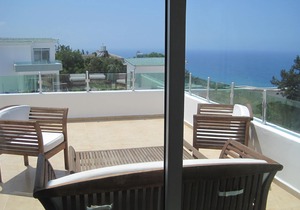 Village Location with stunning Sea/Pool views, 3 minutes walk from restaurants