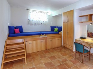 Holiday Spilia Persons Bedrooms | Rapaniana