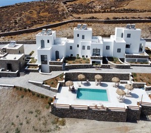 Pelican Paros 