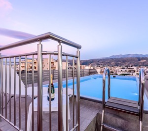 City Rooftop Swimming 