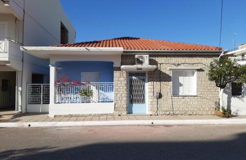 Mesolongi House | ΑΝΑΚΑΙΝΙΣΜΕΝΗ ΜΟΝΟΚΑΤΟΙΚΙΑ στο κέντρο της πόλης με κήπο