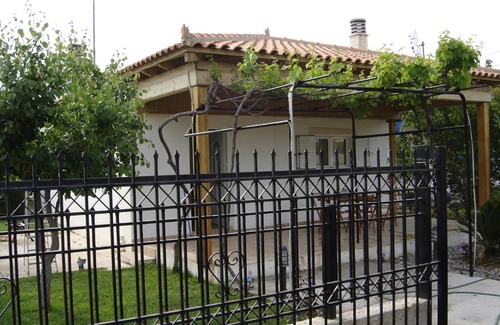 Rafina-Pikermi House | ΜΟΝΟΚΑΤΟΙΚΙΑ ΜΕ ΚΗΠΟ