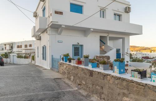 Adamas Apartment | Μπαλκόνι με θέα/Viewtiful balcony