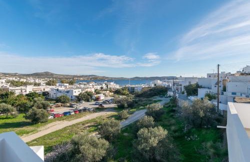 Adamas Apartment | Μπαλκόνι με θέα/Viewtiful balcony