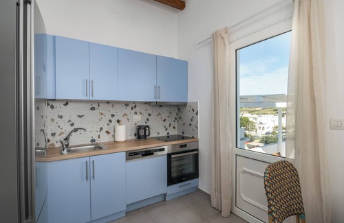 Adamas Apartment | Μπαλκόνι με θέα/Viewtiful balcony