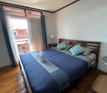 Samut Sakhon Hostel | เชียงคาน เรือนไม้ เกสต์ฮาส์