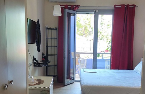 Kamena Vourla House | 101 | Okeania Double Room Ground Floor