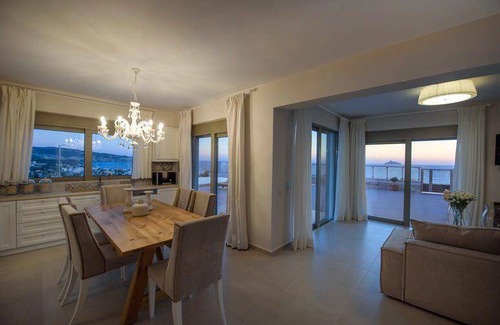 Kalamaki House | 110 m² House ∙ 2 bedrooms ∙ 4 guests