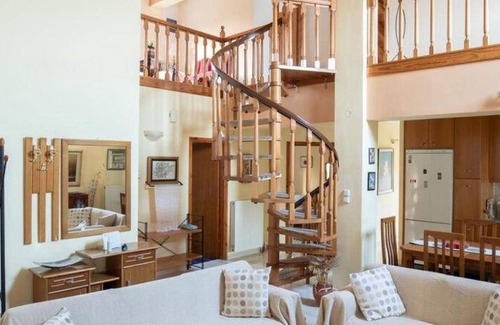 Neromilos House | 116 m² House ∙ 5 bedrooms ∙ 11 guests