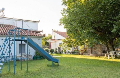 Neromilos House | 116 m² House ∙ 5 bedrooms ∙ 11 guests