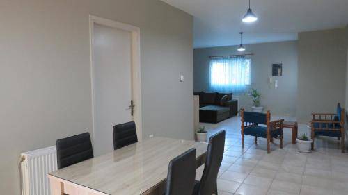 Aigio Apartment | 120 m² Apartment ∙ 5 bedrooms ∙ 10 guests