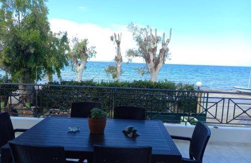 Patras House | 120 m² House ∙ 3 bedrooms ∙ 5 guests