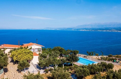 Kolymbari Villa | 120 m² Villa ∙ 3 bedrooms ∙ 8 guests