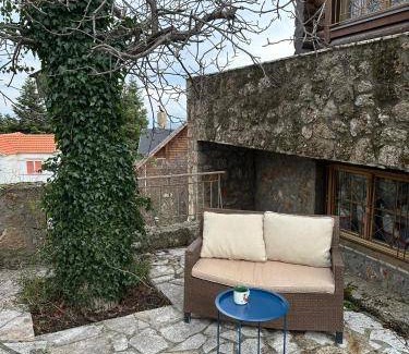 Mesaia Trikala Ski Chalet | 125 m² Chalet ∙ 4 bedrooms ∙ 7 guests