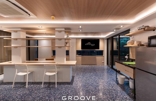 Thanon Phetchaburi Hotel | 13 m² Hotel ∙ 127 guests