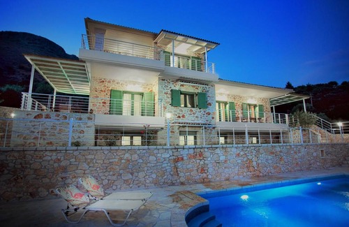 Plataria House | 132 m² House ∙ 4 bedrooms ∙ 8 guests