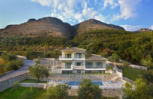 Plataria House | 132 m² House ∙ 4 bedrooms ∙ 8 guests