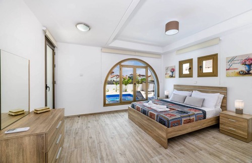 Ayia Thekla House | 140 m² Bungalow ∙ 3 bedrooms ∙ 6 guests