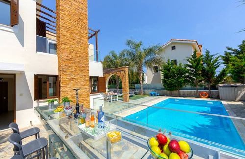 Ayia Thekla Villa | 140 m² Villa ∙ 3 bedrooms ∙ 8 guests