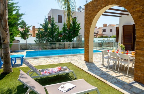 Ayia Thekla Villa | 140 m² Villa ∙ 3 bedrooms ∙ 8 guests