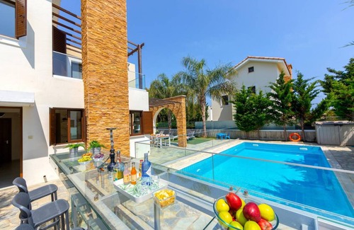 Ayia Thekla Villa | 140 m² Villa ∙ 3 bedrooms ∙ 8 guests