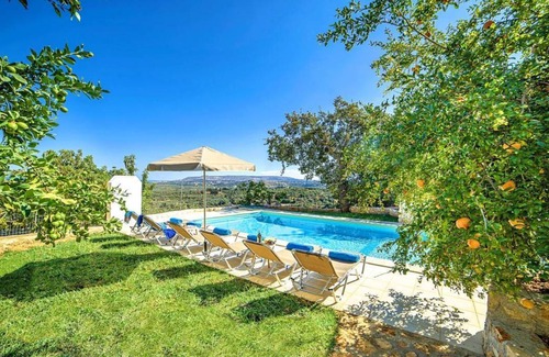 Kastellos House | 160 m² House ∙ 4 bedrooms ∙ 12 guests