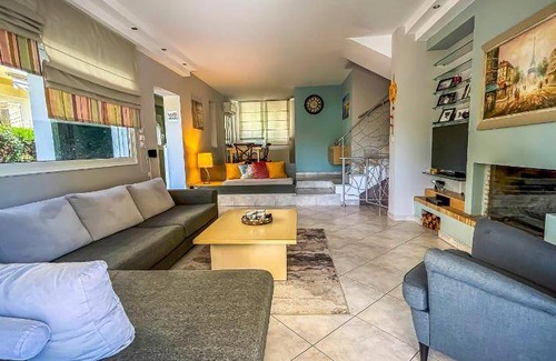 Agia Triada Villa | 176 m² Villa ∙ 4 bedrooms ∙ 9 guests