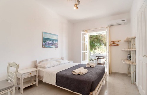 Paros House | 18 m² House ∙ 1 bedroom ∙ 2 guests