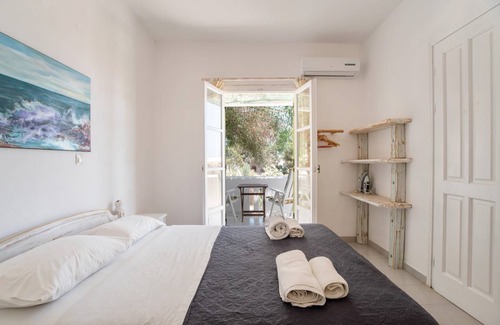 Paros House | 18 m² House ∙ 1 bedroom ∙ 2 guests