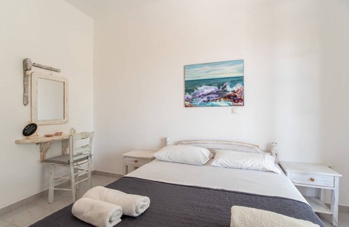 Paros House | 18 m² House ∙ 1 bedroom ∙ 2 guests
