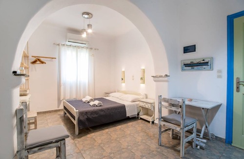 Paros House | 18 m² House ∙ 1 bedroom ∙ 2 guests