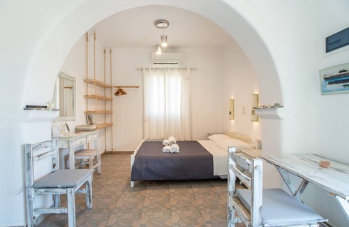 Paros House | 18 m² House ∙ 1 bedroom ∙ 2 guests