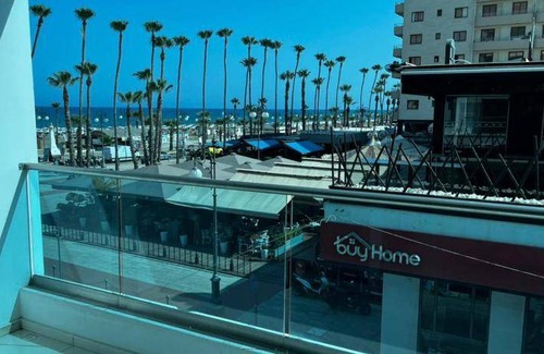Larnaca City Centre Apartment | 187 m² Serviced apartment ∙ 3 bedrooms ∙ 10 guests