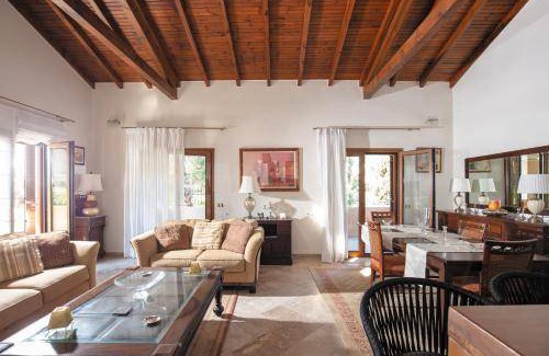 Alepou Apartment | 220 m² Apartment ∙ 4 bedrooms ∙ 8 guests