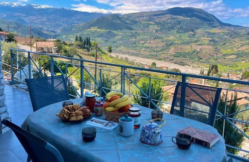 Koumaris House | 220 m² House ∙ 3 bedrooms ∙ 16 guests