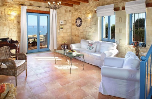 Rapaniana House | 226 m² House ∙ 3 bedrooms ∙ 6 guests