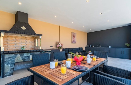 Lefkimmi House | 250 m² Finca ∙ 5 bedrooms ∙ 10 guests