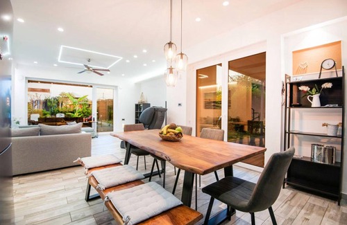 Alissos House | 250 m² House ∙ 4 bedrooms ∙ 18 guests