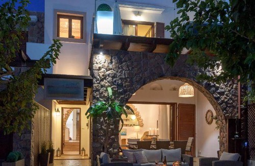 Haraki Resort | 250 m² Resort ∙ 5 bedrooms ∙ 10 guests