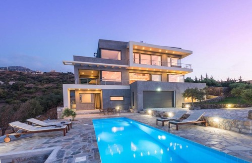 Sitia Villa | 250 m² Villa ∙ 3 bedrooms ∙ 6 guests