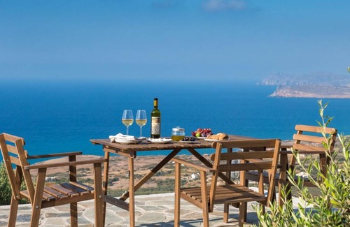 Sitia Villa | 250 m² Villa ∙ 3 bedrooms ∙ 6 guests