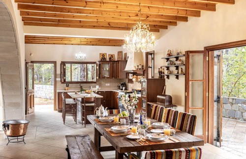 Pedhoulas Villa | 250 m² Villa ∙ 4 bedrooms ∙ 8 guests