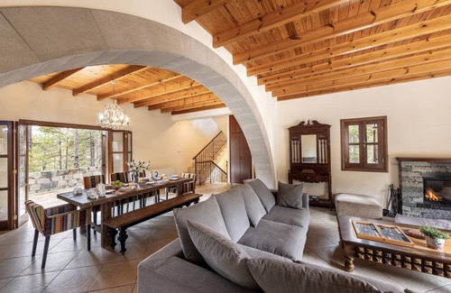 Pedhoulas Villa | 250 m² Villa ∙ 4 bedrooms ∙ 8 guests