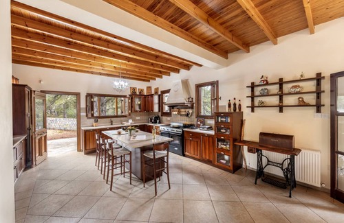 Pedhoulas Villa | 250 m² Villa ∙ 4 bedrooms ∙ 8 guests