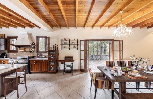 Pedhoulas Villa | 250 m² Villa ∙ 4 bedrooms ∙ 8 guests